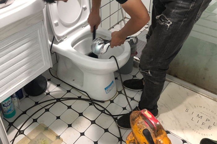 友谊疏通下水道