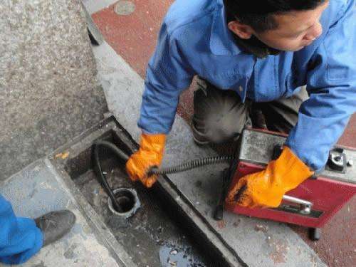 友谊疏通下水道