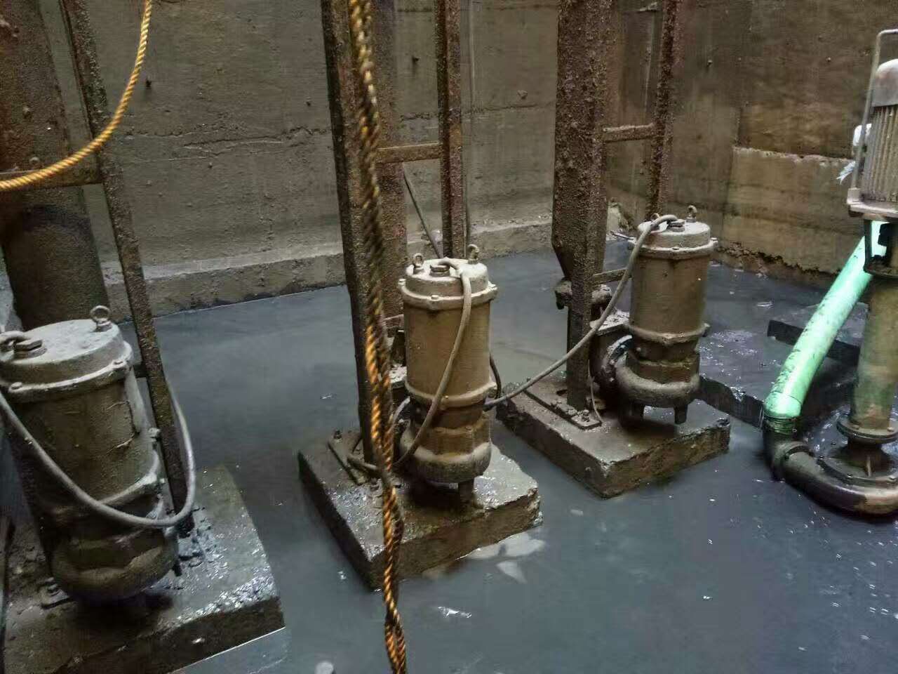 友谊污水池清理