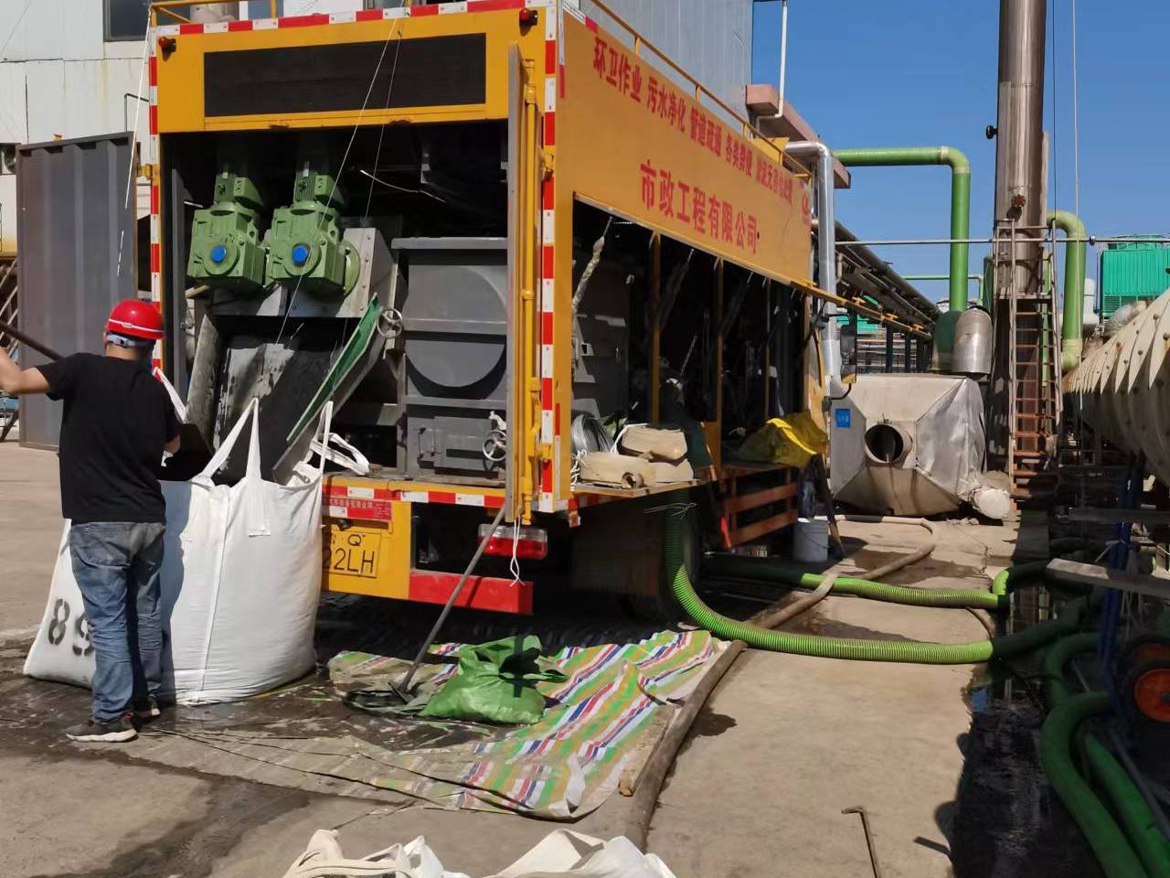 友谊淤泥压干处理